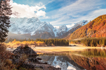 Naklejka premium autumn sunrise at the alpine lake