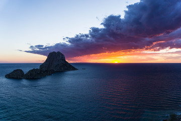 Fototapeta na wymiar Sonnenuntergang im Westen von Ibiza