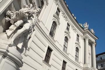 Fototapeta premium Wien - Herkules mit Zerberus, Michaelertrakt, Hofburg, Österreich