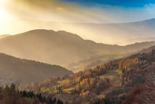 Zach&oacute;d słońca z Bac&oacute;wki nad Wierchomlą,Beskid  Sądecki,małopolska.