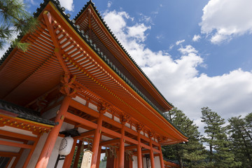 Fototapeta na wymiar Main gate of Heian Shrine