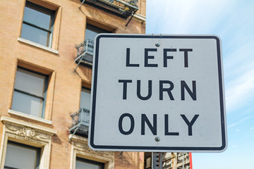 Obraz premium LEFT TURN ONLY sign in Los Angeles