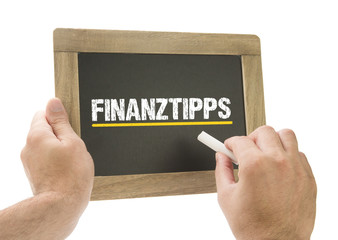 Finanztipps / Hand schreibt auf Kreidetafel
