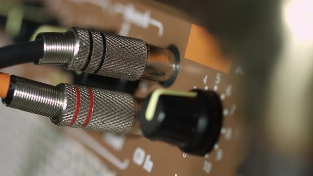 Plugging stereo audio cable with rca phono connectors in preamp