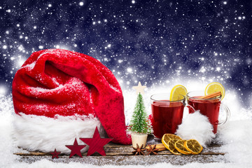 Weihnachtsmütze und Glühwein, Weihnachtsdekoration
