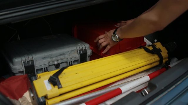 Man fold geodetic device for surveying to the car