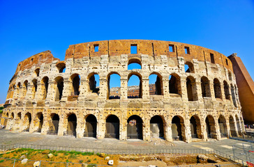 Naklejka premium View of Colosseum in a sunny day in Rome, Italy