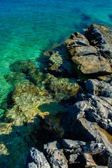 Klares Grünes Wasser an der Küste von Kroatien