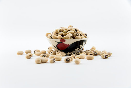 isolate white beans on object