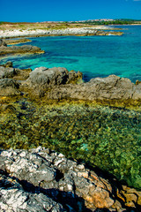 Klares Grünes Wasser an der Küste von Kroatien