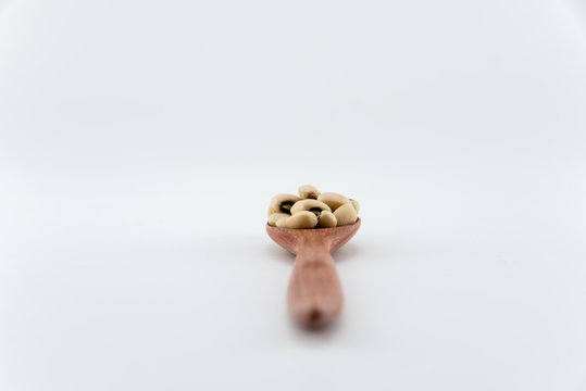 isolate white beans on object