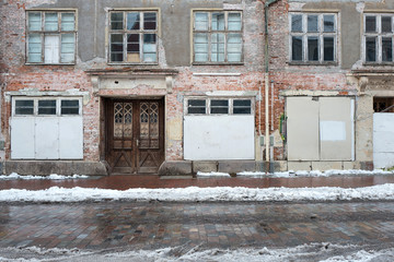leerstehendes Wohngebäude