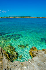 Klares Grünes Wasser an der Küste von Kroatien