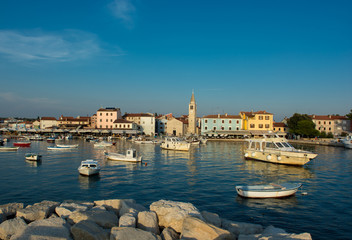 Fototapeta na wymiar Boote im Hafen in Kroatien
