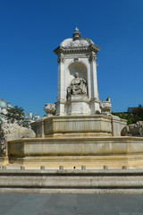 Fototapeta na wymiar Fontaine Saint-sulpice à Paris
