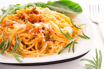 Cooked spaghetti with herbs