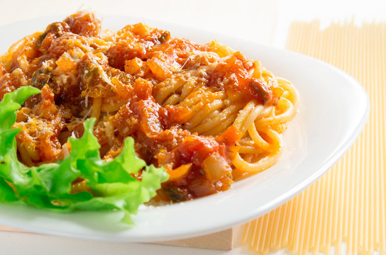 Selective focus on the Italian cooked spaghetti