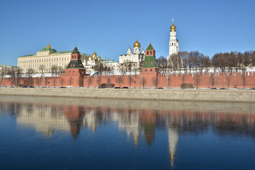 Obraz premium Moscow river and the Kremlin.