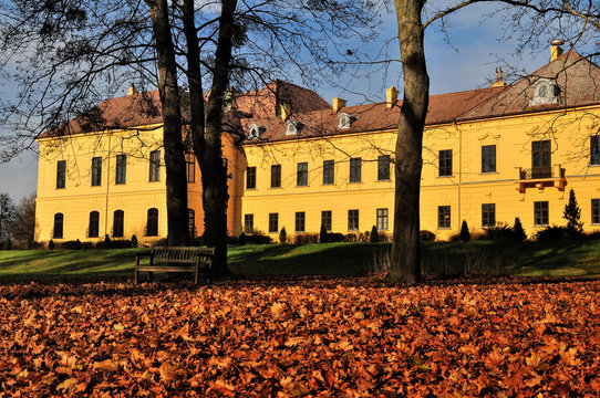 Schloss Eckartsau im Spätherbst