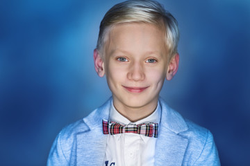 Elegancki chłopiec z uśmiechem na twarzy © pabisiak