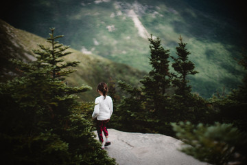 Fototapeta premium girl hiking mountain
