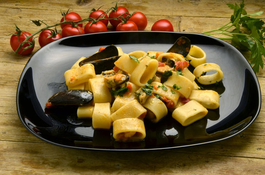 Paccheri الگو:پاستا 틀:파스타 Pasta Włoskie makarony Cucina italiana Шаблон Макаронные изделия 이탈리아 요리 Итальянская кухня Italian cuisine Kuchnia włoska Pacheri مطبخ إيطالي Italienische K&uuml;che Schiaffoni