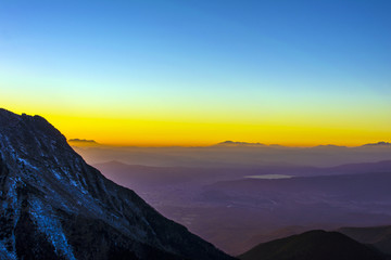 Fototapeta na wymiar 夕暮れの赤岳と南アルプス