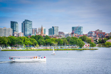 Boats in the Charles River and the skyline, in Boston, Massachus