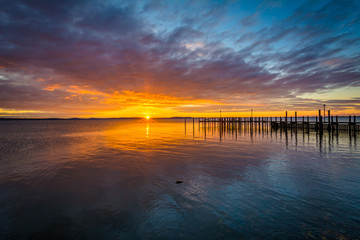 Naklejka na ściany i meble Sunrise over dock and the Chesapeake Bay, in Havre de Grace, Mar