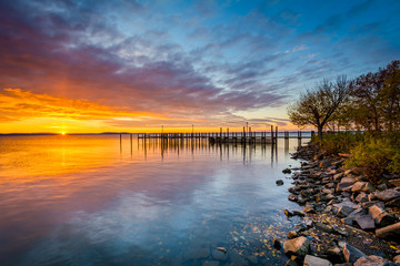 Sunrise over dock and the Chesapeake Bay, in Havre de Grace, Mar
