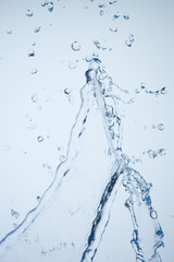 空中に連なる水