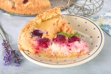 Schmandkuchen mit Himbeeren