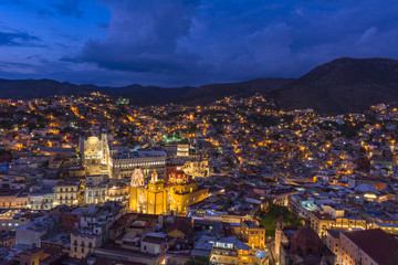 Fototapeta premium カラフルな街並み・グアナファト