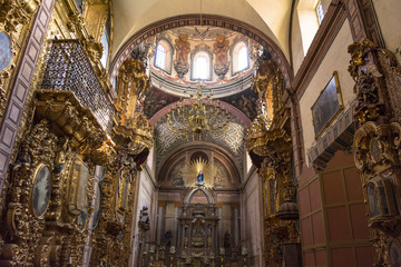 Fototapeta na wymiar ケレタロのサンタ・ローザ・デ・ビテルボス教会