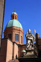 Fototapeta na wymiar Statue de San Petronio à Bologne, Italie