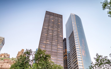 Obraz na płótnie Canvas Downtown Manhattan buildings as seen from the street