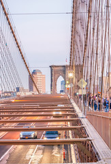 Obraz premium New York City traffic over Brookyn Bridge