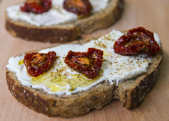 Sandwiches with dried tomatoes