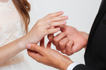 Obraz na płótnie Canvas Man putting engagement ring on his girlfriend finger