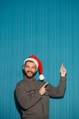 Fototapeta na wymiar Smiling christmas man wearing a santa hat