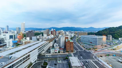 Photo sur Plexiglas Gare Cityscape of Hiroshima viewing train station, business center and skyscrapers , Japan