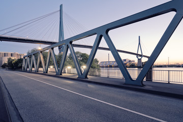 Fototapeta na wymiar Koehlbrand bridge crossing the Elbe river, Suederelbe