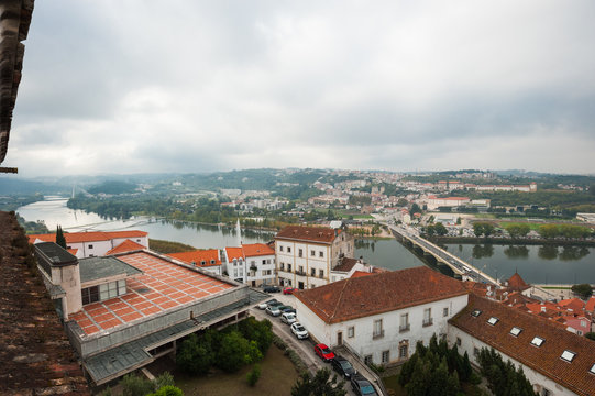 旅、ヨーロッパ、Portugal,Coimbra, / 世界遺産の街であり大学の街でもあるコインブラ、その街を流れるモンデゴ川の風景