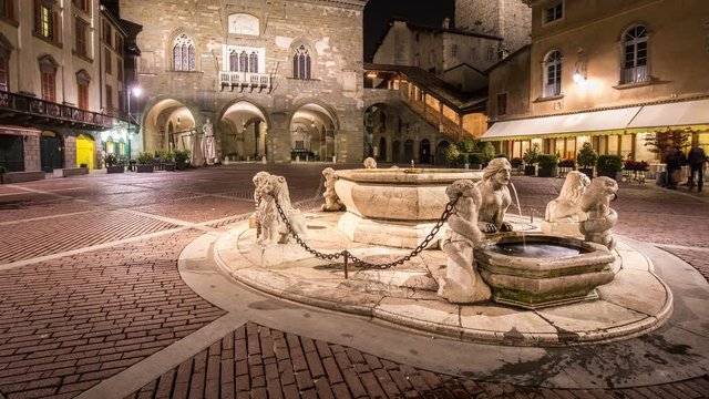 Bergamo citt&agrave; alta fountain piazza Vecchia