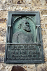 Fototapeta na wymiar Gedenktafell für Pfarrer Gustav Adolf Pliester