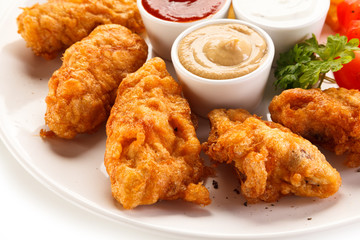 Fried chicken nuggets and vegetables 