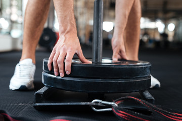 Bodybuilder puts the barbells