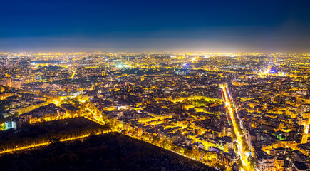 Obraz premium Aerial view of Paris, France at night.