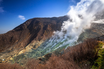 Fototapeta premium Aktywne otwory siarkowe Owakudani w wulkanie Fuji, Japonia
