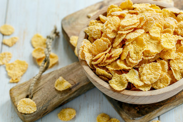Corn flakes in a bowl close-up.